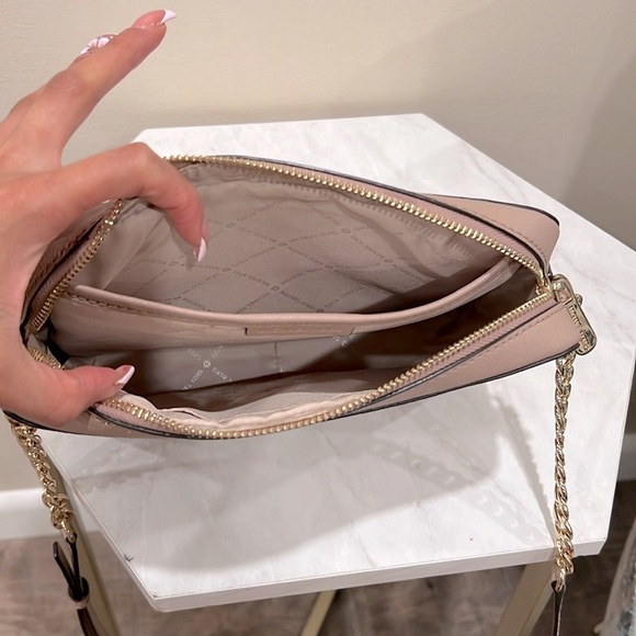 🔥Michael Kors Pink Crossbody Bag with Gold Hardware🔥 - Picture 10 of 10